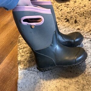 BOGS kids size 2, waterproof and warm muck boots or chore boots